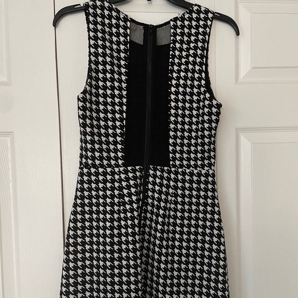 Black and White Patterned Dress - Picture 2 of 3